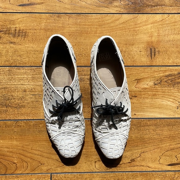 MADOONA white loafers with lazer cut details - Picture 2 of 5
